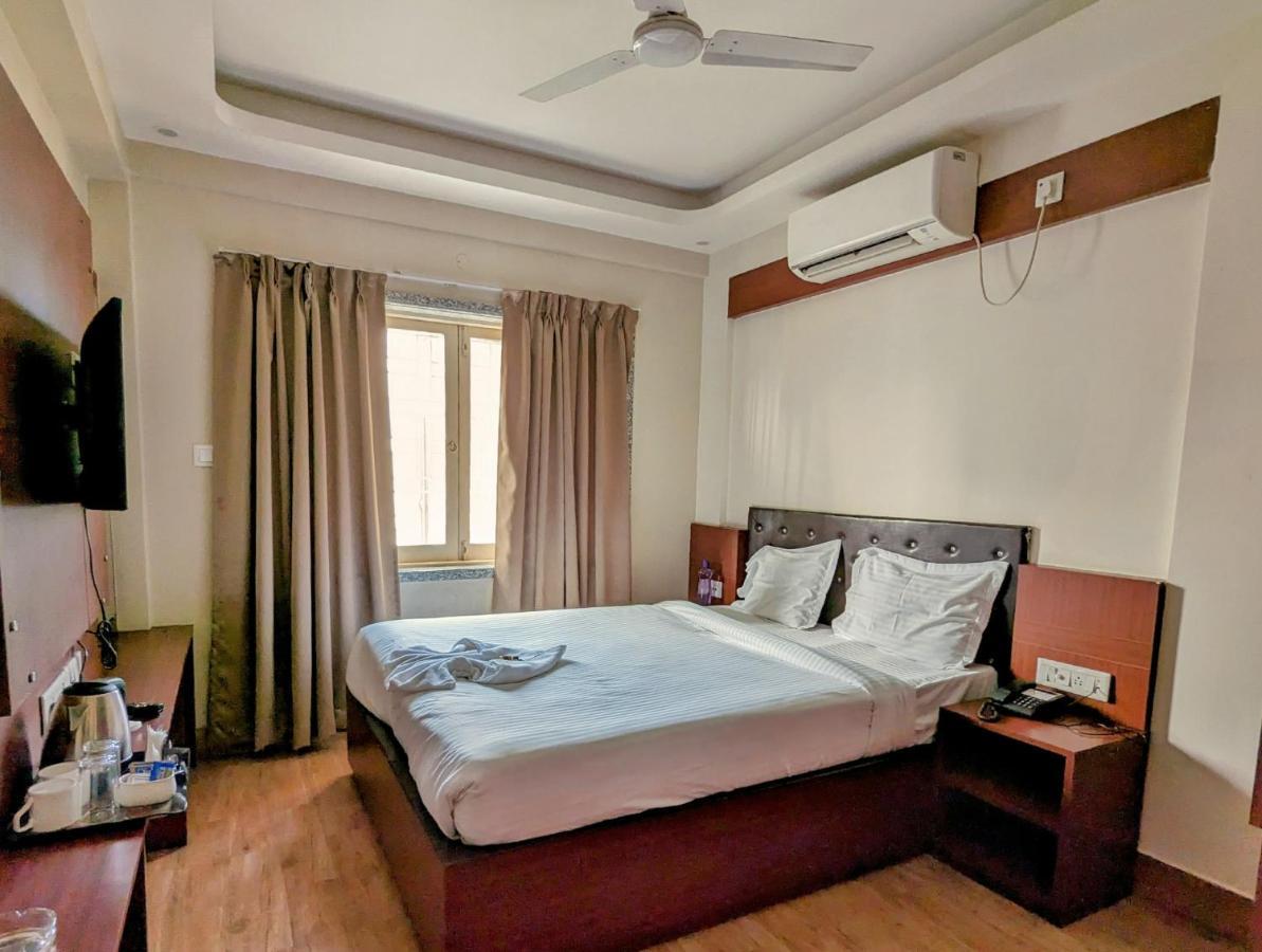 The Aster Enclave Hotel Kalküta Dış mekan fotoğraf
